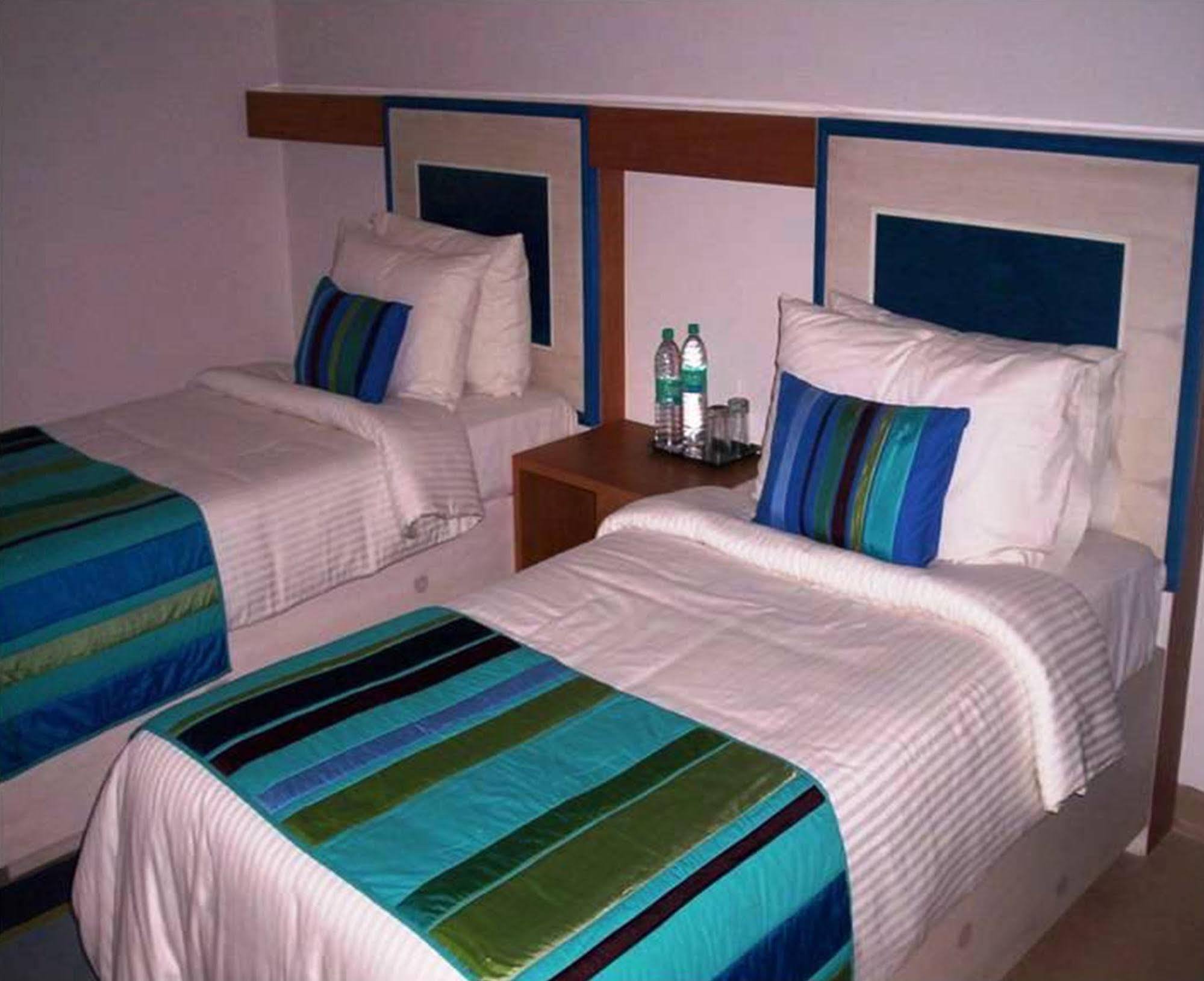Peerles Sarovar Portico Port Blair Room photo