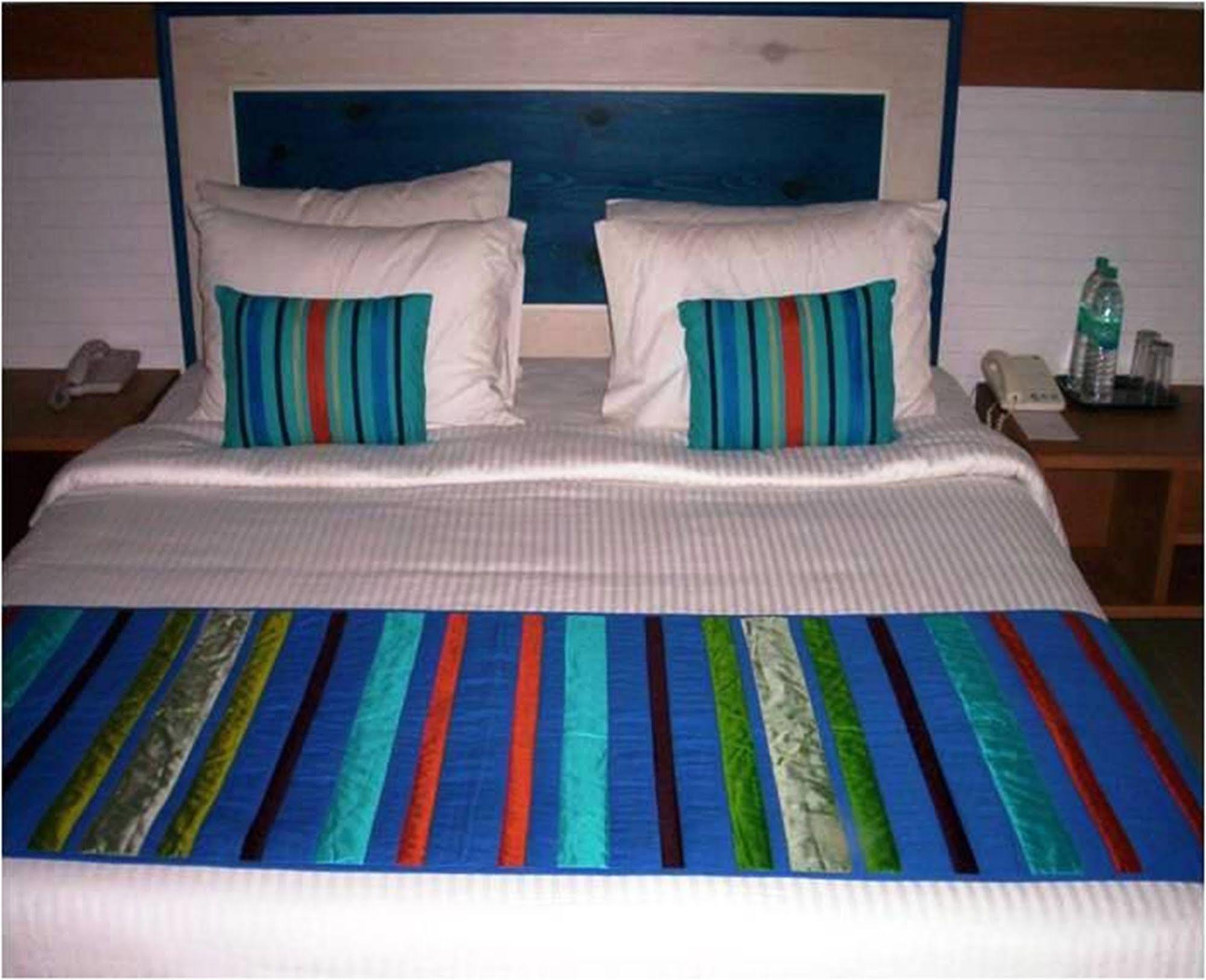 Peerles Sarovar Portico Port Blair Room photo